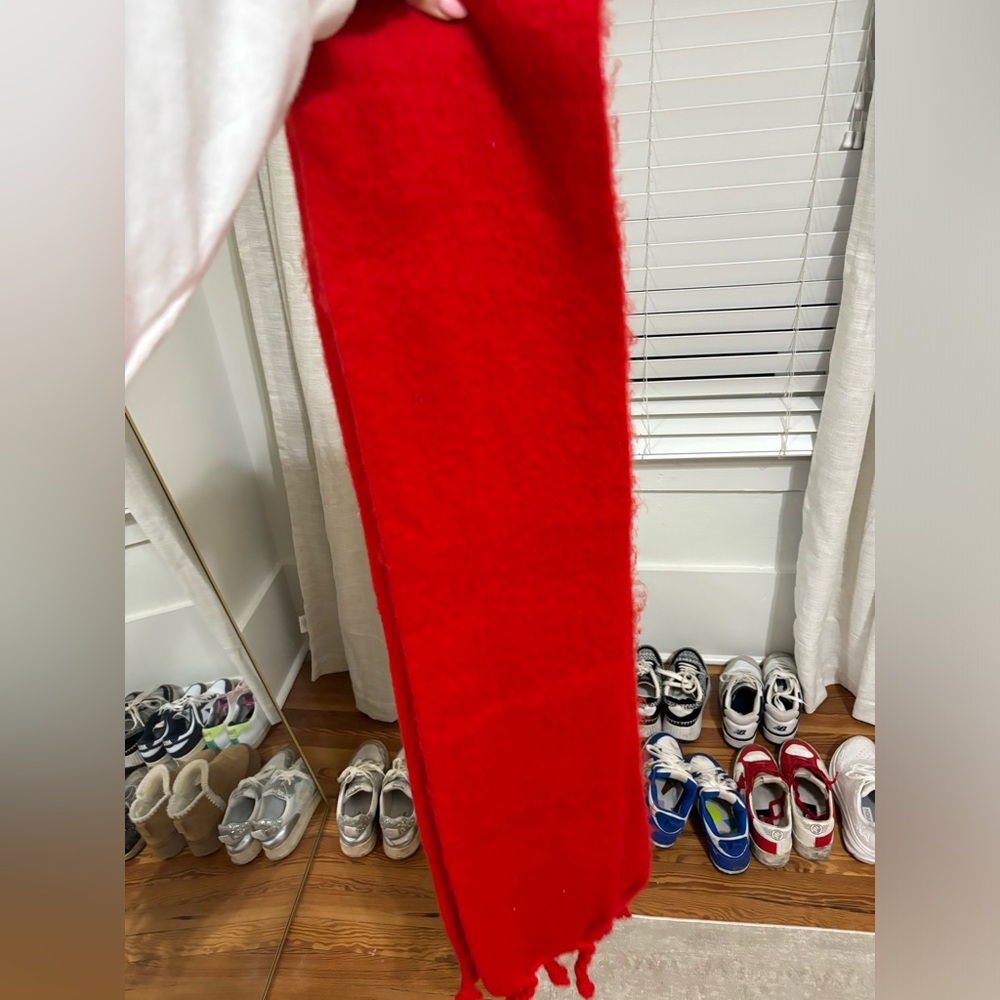 Beehive red scarf